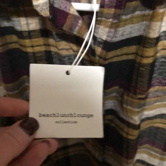 2 beachlunchlounge plaid shirts!❤️ - Picture 7 of 8